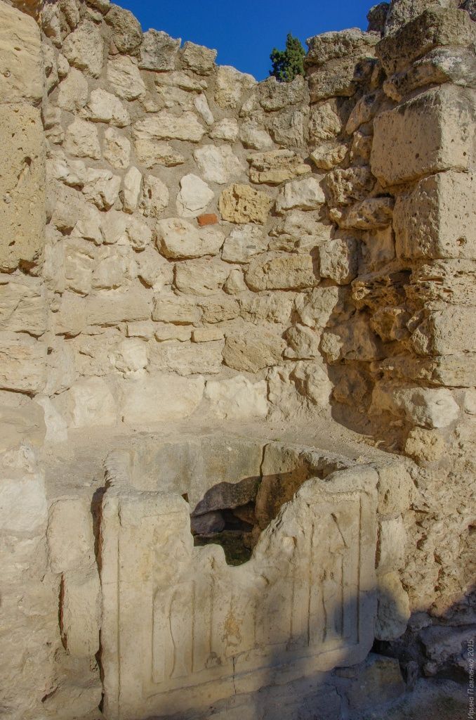 Херсонес жертвенник с бассейном в "Храме с ковчегом"